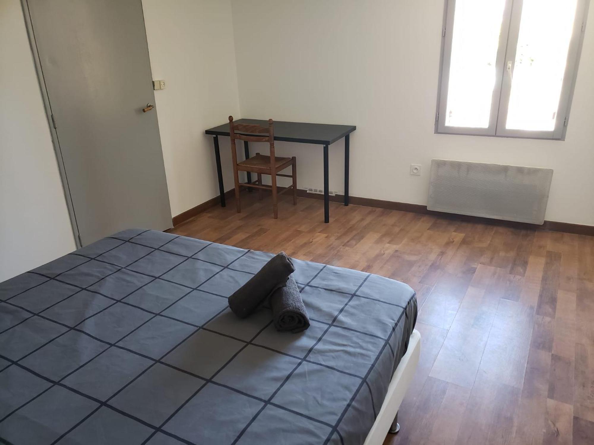 Chambres Meublees Et Spacieuses LʼIsle-Jourdain Habitación foto